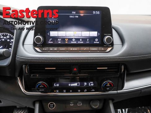 Used 2022 Nissan Rogue SV image 12