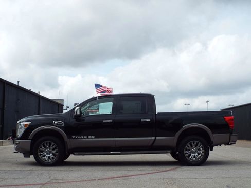 Used 2018 Nissan Titan Platinum Reserve w/ Platinum Utility Package image 4