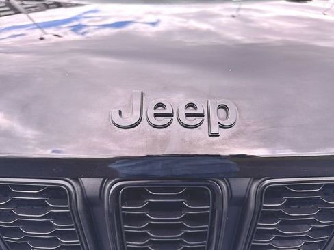 Used 2023 Jeep Grand Cherokee L Laredo AWD/4WD image 31