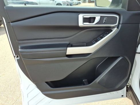 Used 2023 Ford Explorer XLT w/ Equipment Group 202A AWD/4WD image 14