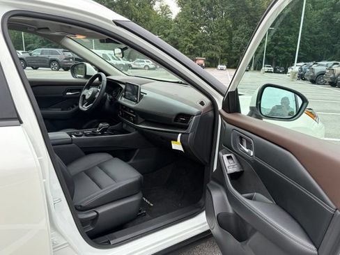 Certified 2023 Nissan Rogue SV w/ SV Premium B Package AWD/4WD image 25