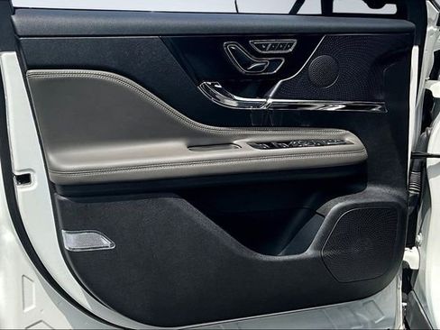 Used 2023 Lincoln Corsair AWD image 20