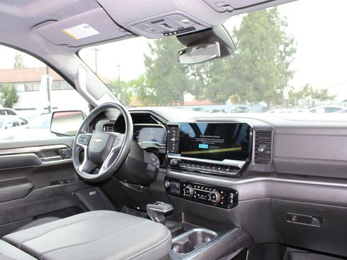Used 2023 Chevrolet Silverado 1500 LTZ AWD/4WD image 30