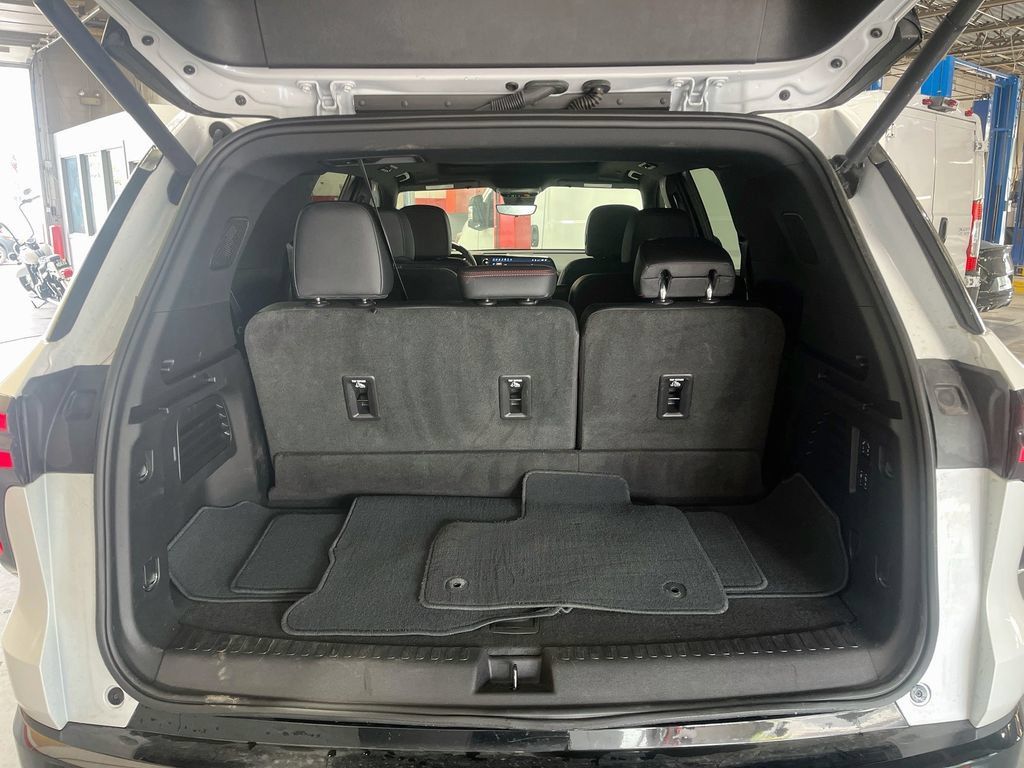 Used 2025 Chevrolet Traverse RS w/ LPO, Floor Liner Package AWD/4WD image 28