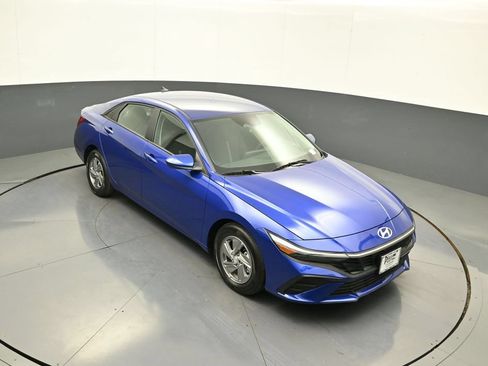 Certified 2025 Hyundai Elantra SE FWD image 34