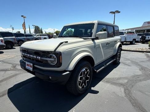 New 2026 Ford Bronco Outer Banks AWD/4WD image 1