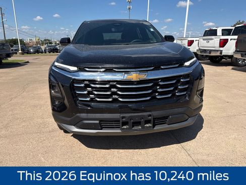 Used 2026 Chevrolet Equinox LT w/ Convenience Package II FWD image 2