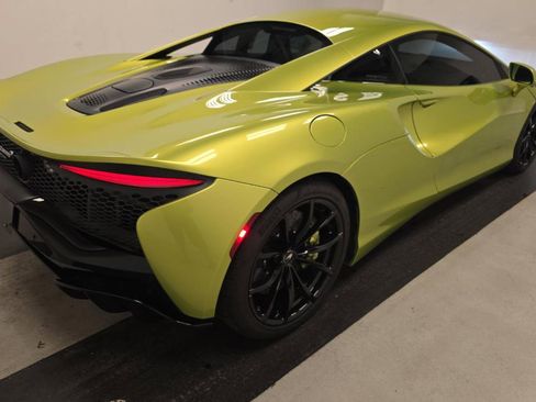 Used 2023 McLaren Artura image 6