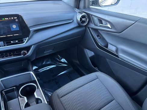 Used 2025 Chevrolet Equinox LT image 32