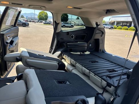 Used 2023 Subaru Ascent Limited w/ Technology Package AWD/4WD image 17