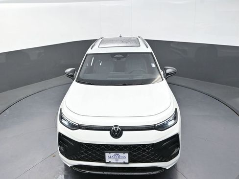 New 2026 Volkswagen Tiguan SE R-Line image 12