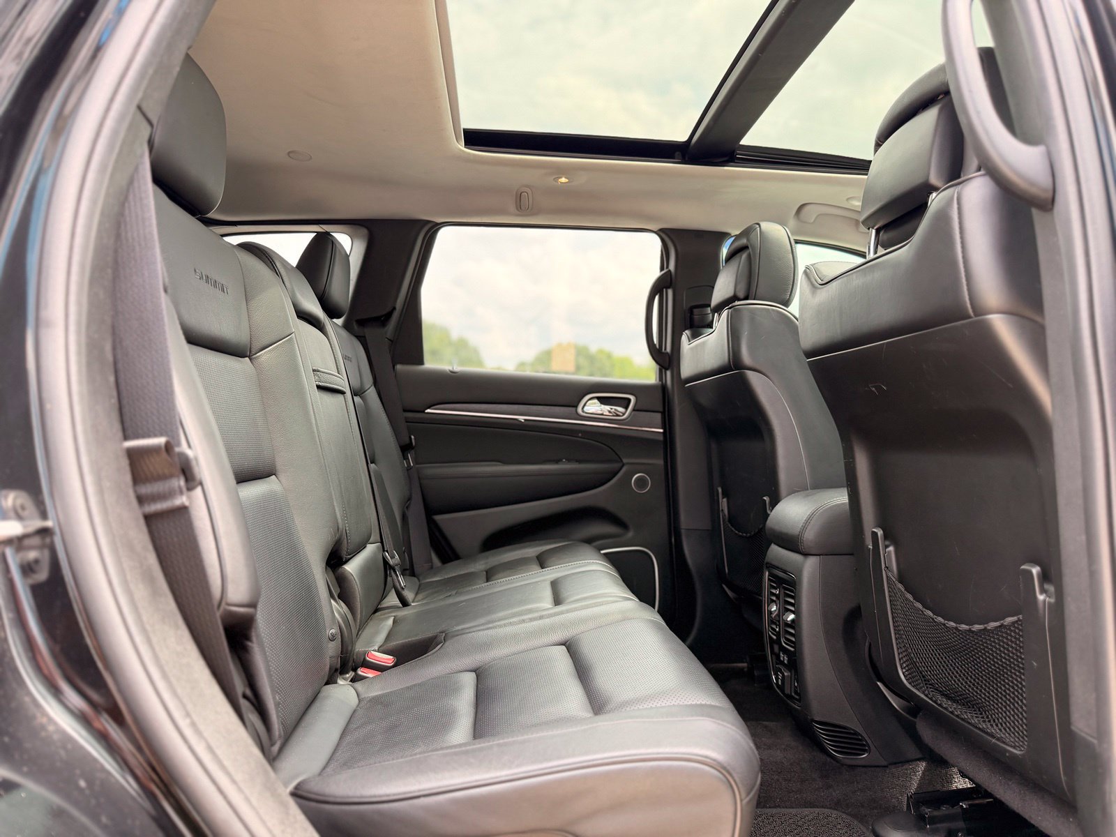 Used 2018 Jeep Grand Cherokee Summit w/ Platinum Series Group AWD/4WD image 37