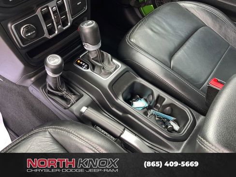 Used 2018 Jeep Wrangler Unlimited Sahara AWD/4WD image 11