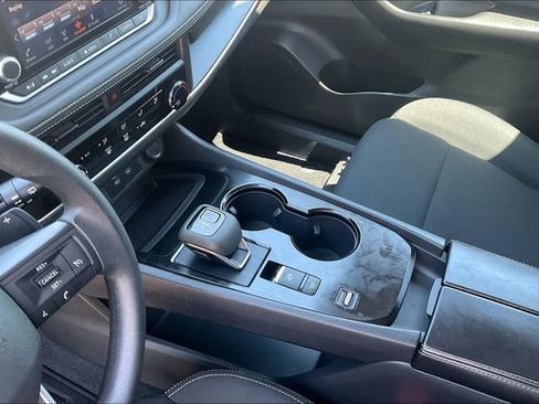 Used 2025 Nissan Rogue S FWD image 12