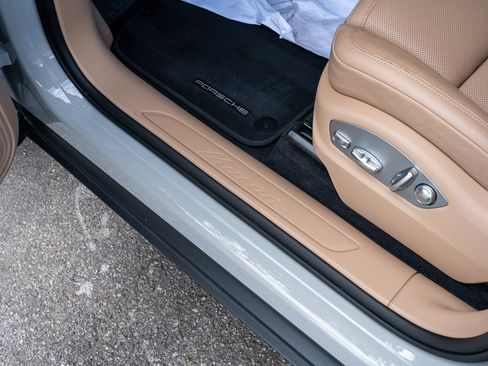 Certified 2026 Porsche Macan AWD/4WD image 23