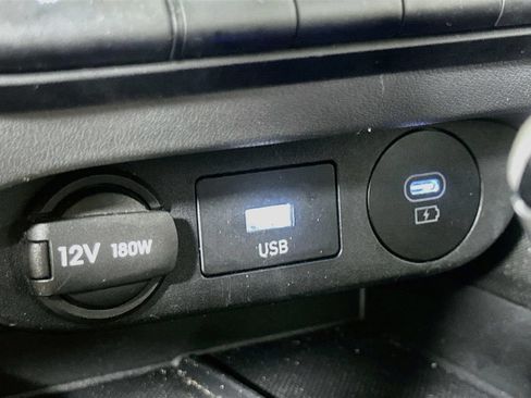 Used 2025 Hyundai Elantra SEL FWD image 32