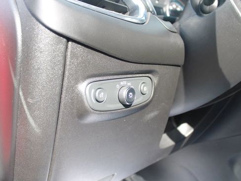 Used 2018 Chevrolet Equinox Premier image 21