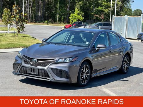 Used 2022 Toyota Camry SE FWD image 2