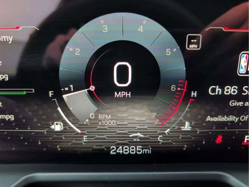 Used 2025 GMC Acadia Elevation image 11