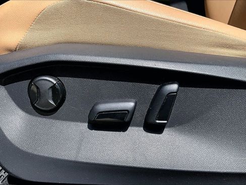 Used 2023 Volkswagen Tiguan SE image 33