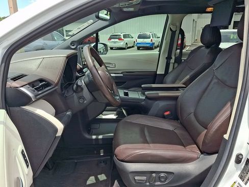 Used 2023 Toyota Sienna Platinum FWD image 10