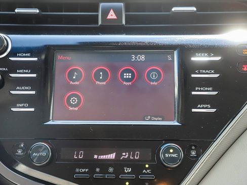 Used 2018 Toyota Camry SE image 16