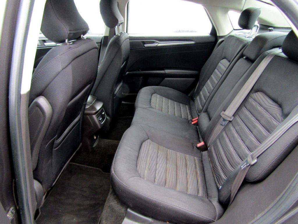 Used 2016 Ford Fusion SE FWD image 16