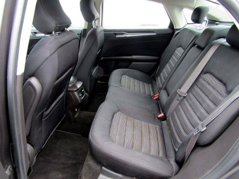 Used 2016 Ford Fusion SE FWD image 16