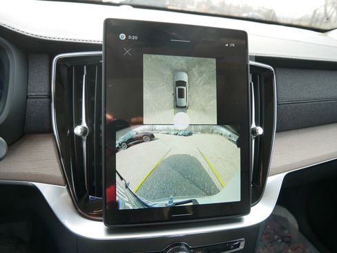 New 2026 Volvo XC90 T8 Plus AWD/4WD image 10