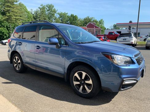Used 2017 Subaru Forester 2.5i Limited AWD/4WD image 3