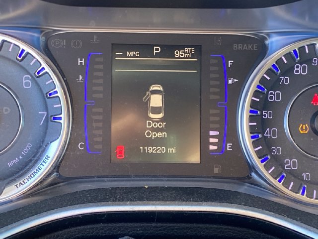 Used 2016 Chrysler 200 Limited w/ Convenience Group FWD image 9