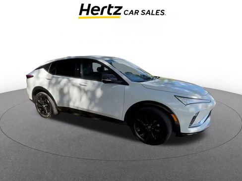 Used 2025 Buick Envista Sport Touring image 1