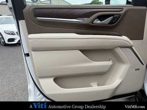Used 2023 GMC Yukon XL Denali AWD/4WD image 16