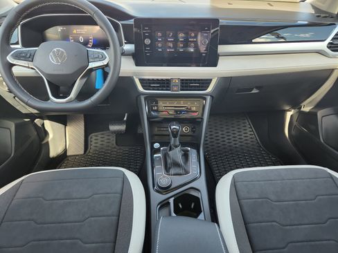 New 2025 Volkswagen Taos SE image 20