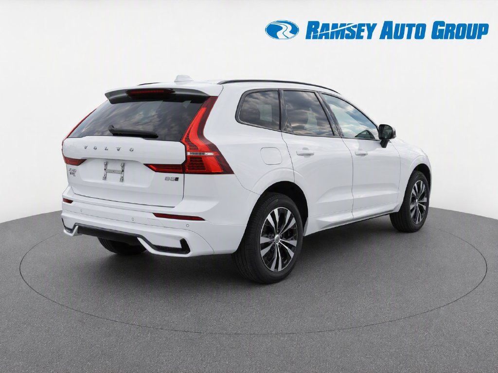 Used 2024 Volvo XC60 B5 Core AWD/4WD image 4