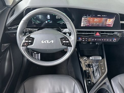 Used 2023 Kia Niro EX Touring image 18