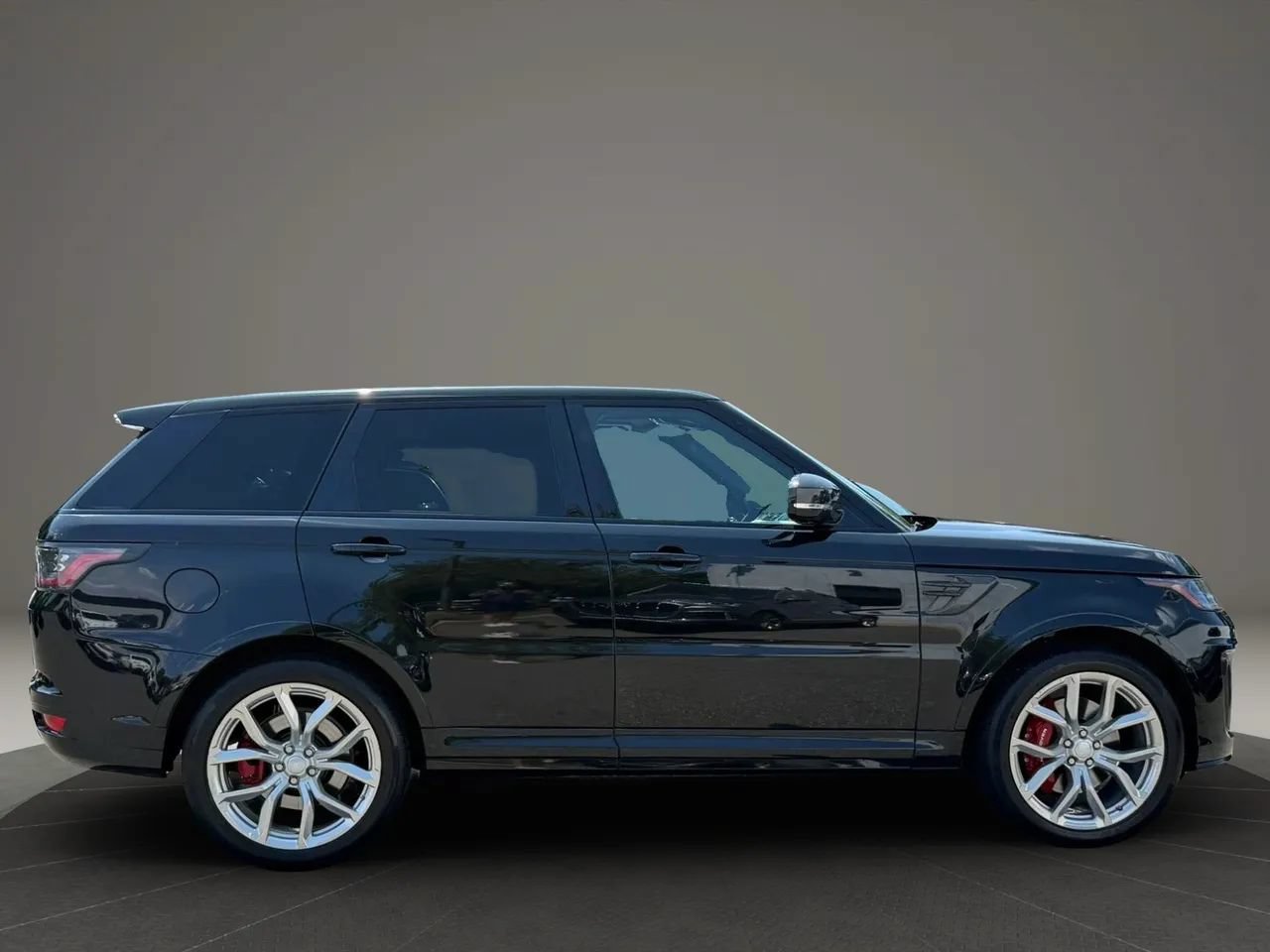 Used 2018 Land Rover Range Rover Sport SVR AWD/4WD image 4