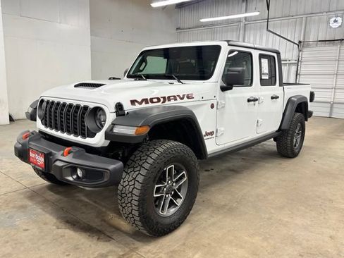 Used 2026 Jeep Gladiator Mojave AWD/4WD image 3