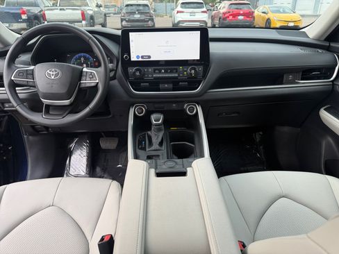 Used 2026 Toyota Grand Highlander AWD image 19