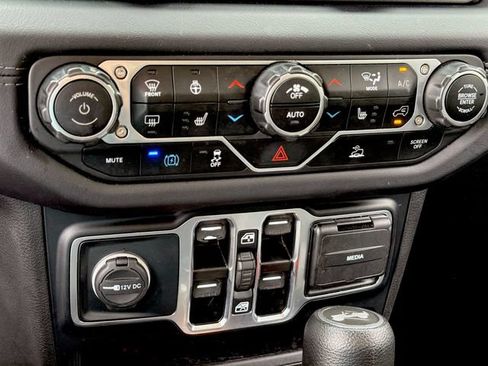 Used 2024 Jeep Wrangler Unlimited Sahara AWD/4WD image 13