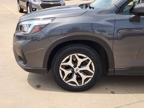 Used 2020 Subaru Forester Premium AWD/4WD image 9