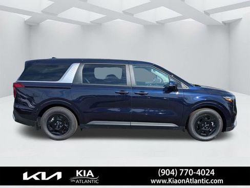 New 2026 Kia Carnival FWD image 2