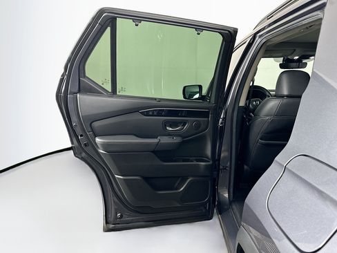Used 2025 Honda Pilot Touring image 27