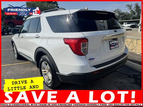 Used 2022 Ford Explorer XLT image 3