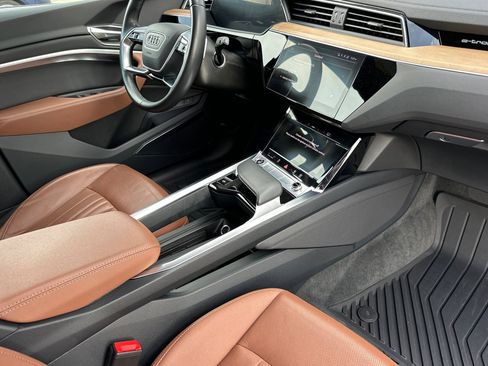 Used 2024 Audi Q8 e-tron Premium Plus image 17