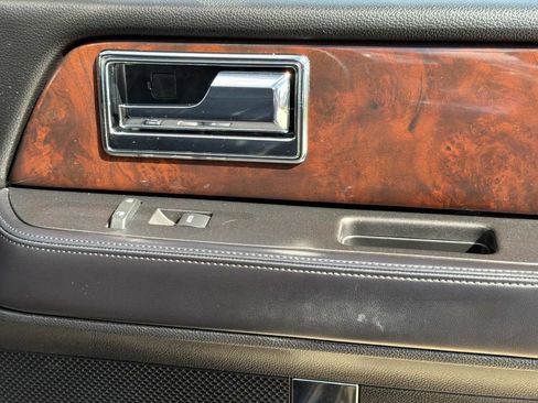 Used 2017 Lincoln Navigator Select RWD image 16