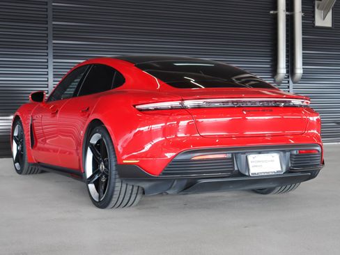 Used 2024 Porsche Taycan GTS image 3