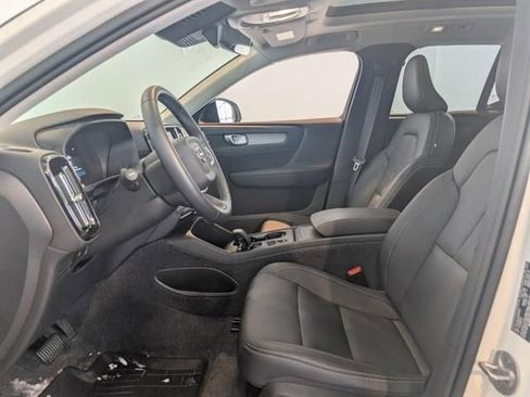 Used 2026 Volvo XC40 B5 Core w/ Climate Package image 12