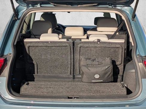 Used 2020 Volkswagen Tiguan SE w/ Panoramic Sunroof Package image 5
