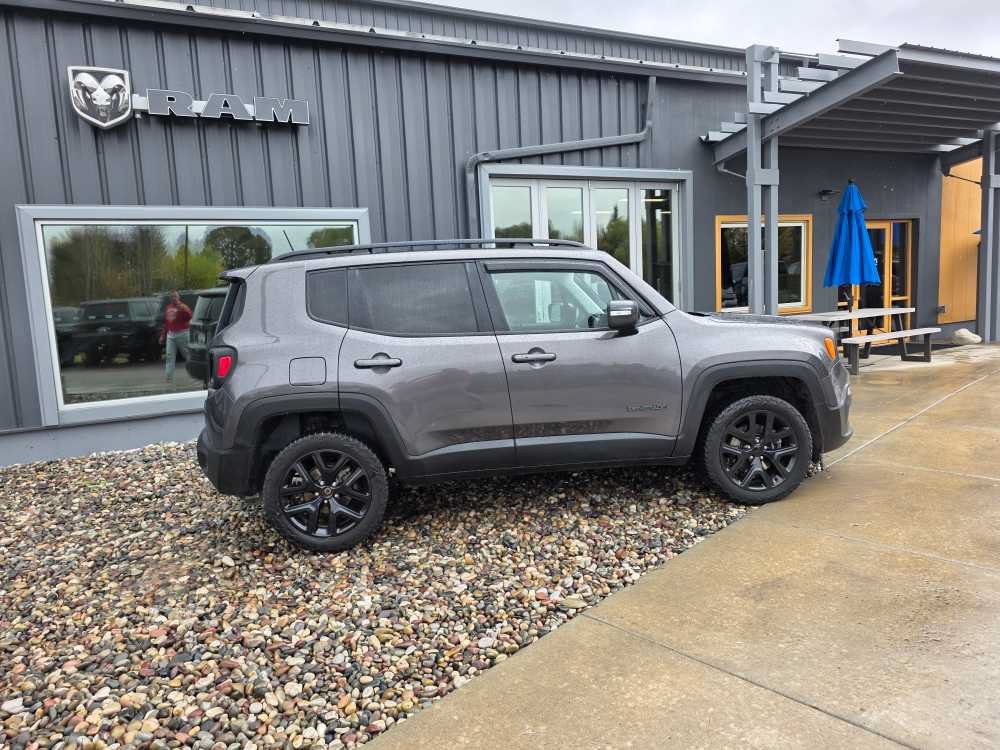 Used 2018 Jeep Renegade Altitude AWD/4WD image 5